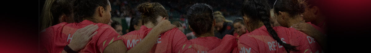Portland Thorns players huddling before a matc